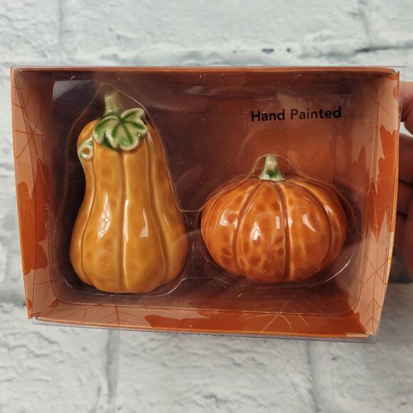 NWT Pumpkin Salt & Pepper Shakers - Picture 1 of 9